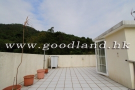 SAI KUNG Mid-Level Family House For Sale | Huge Fenced Lawn Garden & 4 Bedrooms