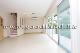 SAI KUNG Mid-Level Family House For Sale | Huge Fenced Lawn Garden & 4 Bedrooms