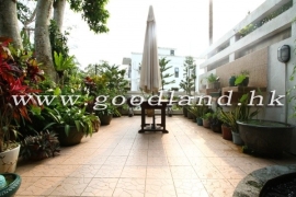 SAI KUNG Village House For Sale | Deeded Parking, Front and Back Yards & 3 En-Suites