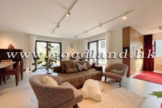 CLEAR WATER BAY Modern Family House with Cozy Garden