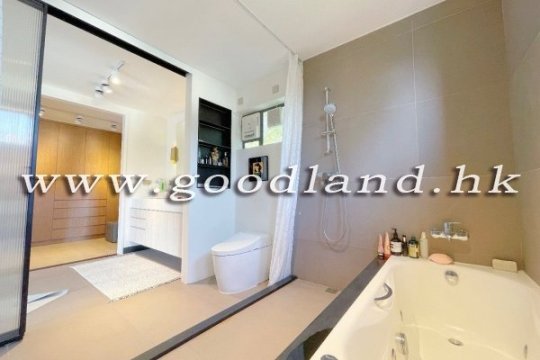 CLEAR WATER BAY Modern Family House with Cozy Garden