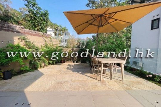 CLEAR WATER BAY Modern Family House with Cozy Garden